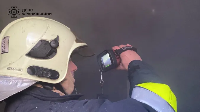 У Франківську сталася масштабна пожежа – згорів двоповерховий паб (фото, відео)