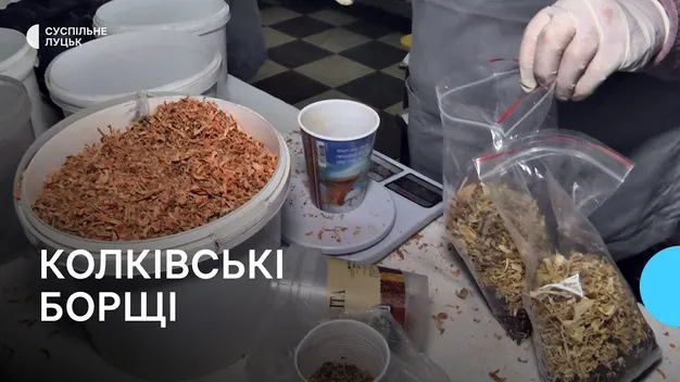 Волиняни готують сухий борщ для бійців на передову (фото, відео)