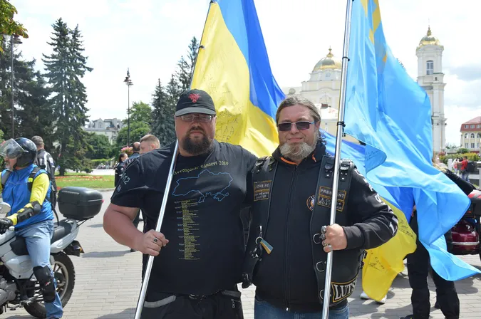 На Театральній площі Луцька зібралися байкери