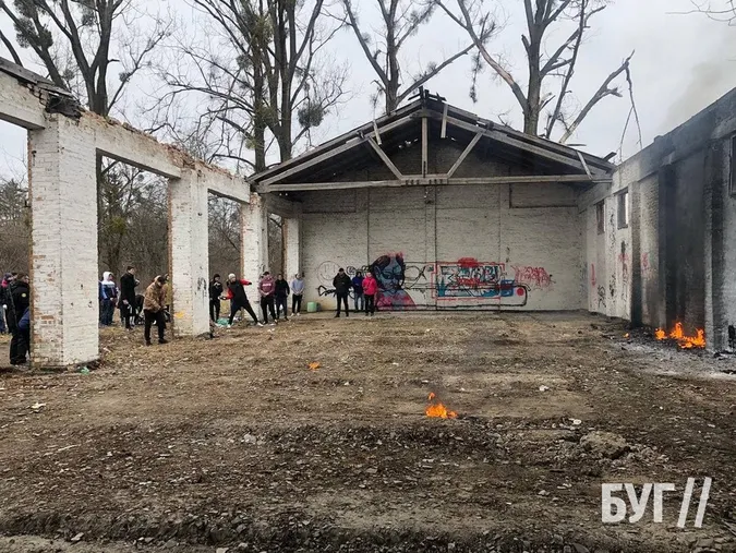 У Володимирі цивільних вчать кидати коктейлі Молотова. У них виходить