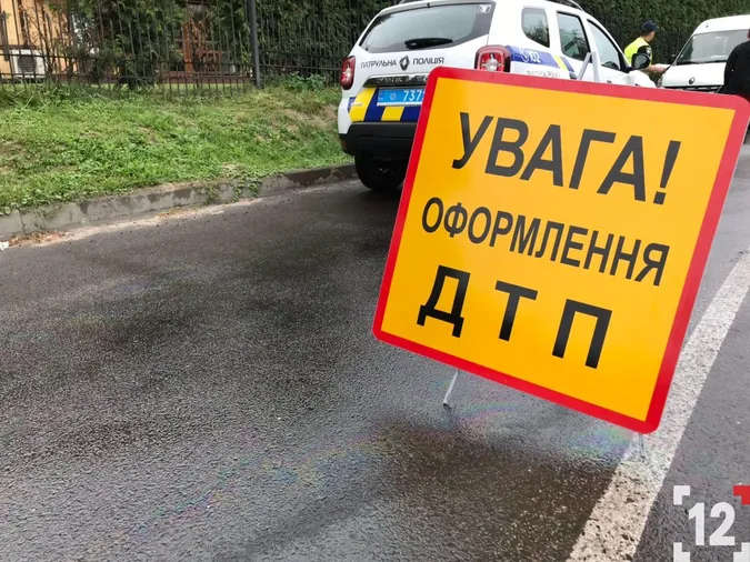 На Чорновола в Луцьку – аварія: «ВАЗ» влетів у «рено» (фото)