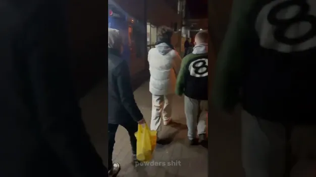 У Ковелі юнаки нагодували запльованого діда та нужденних на вокзалах (відео)
