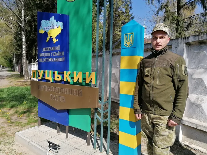 22 дні під обстрілами, без їжі і води, або Історія одного луцького прикордонника