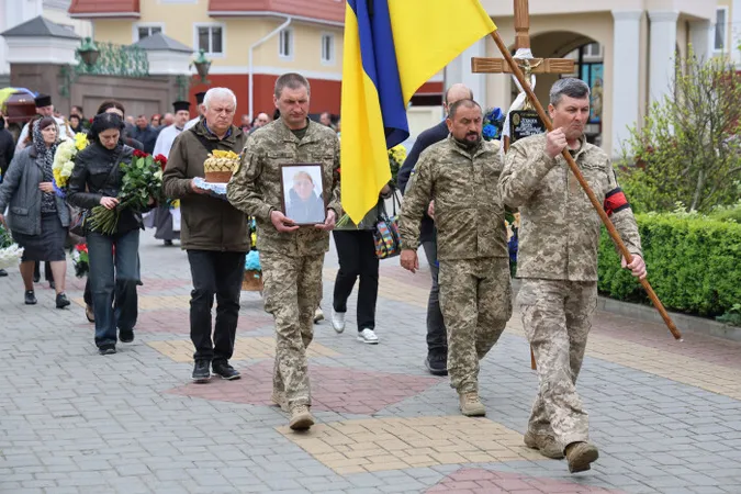 Загинув на Донеччині: у Луцьку попрощалися з Тарасом Корніюком (фото)