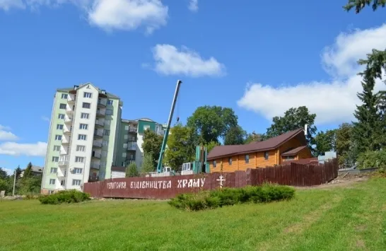 У Луцьку хочуть перевірити законність будівництва церкви навпроти гімназії № 4