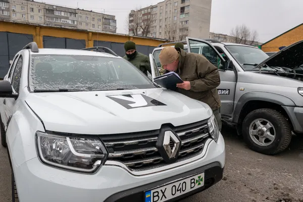 Службові автомобілі прикордонників їздитимуть на номерах нового зразка (фото)