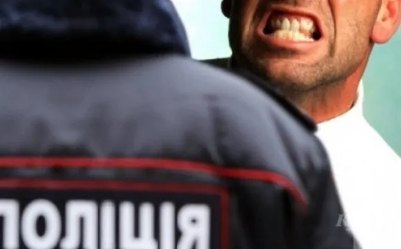 Волинянин ледь не відкусив поліцейському вухо 