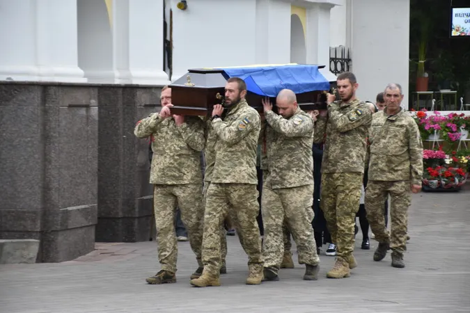 У Луцьку попрощалися з полеглим офіцером-розвідником Віталієм Петруком (фото)