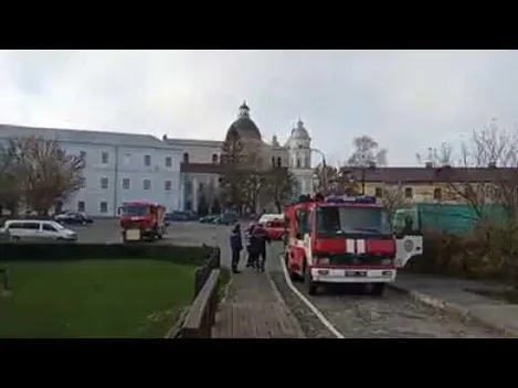 Пожежники біля Луцького замку: пояснили, що там відбувалося (фото, відео)