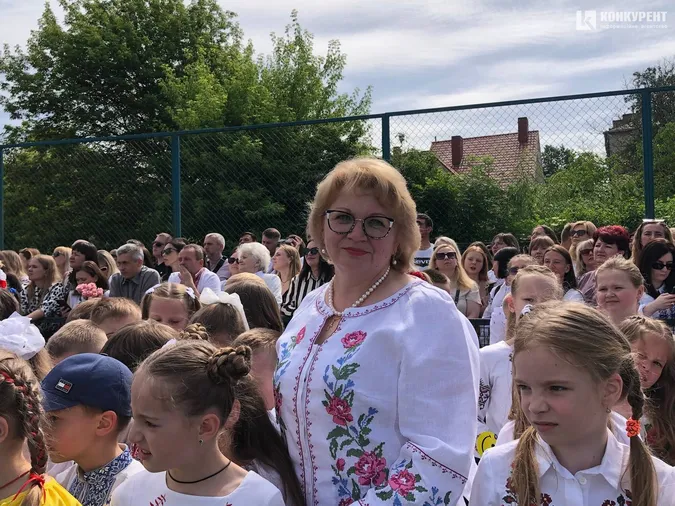У луцькому ліцеї №9 відгуляли свято початкової школи (фото)