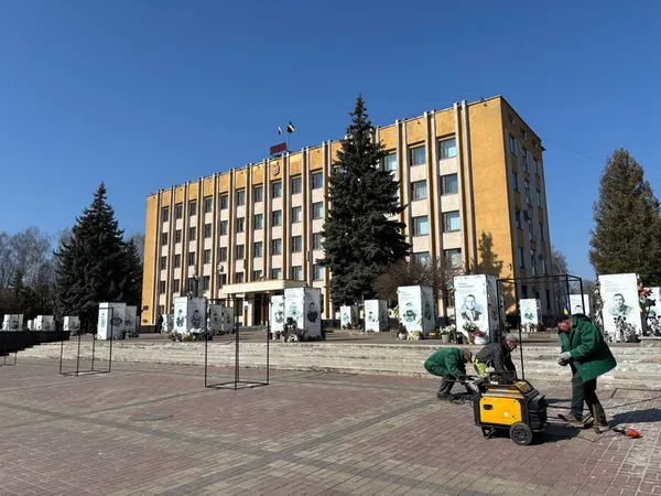 У Нововолинську розширили алею Героїв: встановили ще 26 портретів полеглих воїнів (фото)