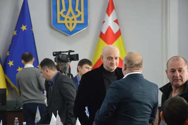 Депутат Євгеній Ткачук прийшов, але не зареєструвався