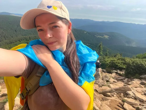 «Я так високо до тебе піднялася»: волинянка підкорила Говерлу в пам'ять про загиблого чоловіка-Героя (фото)