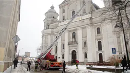 Три пожежні машини та 26 рятувальників: у костелі Петра і Павла в Луцьку працювали вогнеборці (фото)