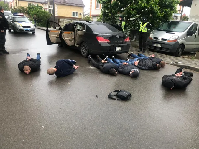 У Броварах – масова стрілянина: поліція заявляє про конфлікт між перевізниками (фото, відео)