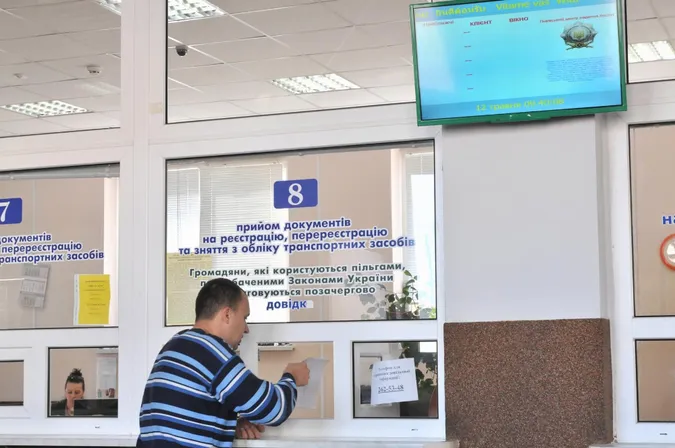 Волинянам розповіли, як зареєструвати авто і не попастись шахраям