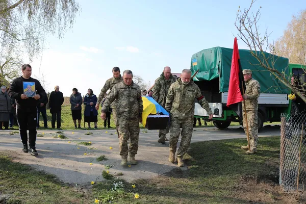Життя присвятив порятунку інших: на Волині попрощалися з Героєм Олександром Батурою (фото)