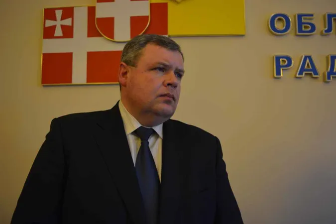 Директора Волинського педколеджу, який набрав 94% голосів, запідозрили у нечесності