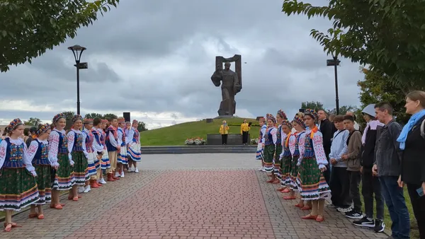 У Ковелі відбулася хода з прапорами бойових підрозділів та патріотичний флешмоб (фото)