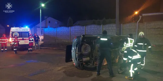 У Луцьку автомобіль перекинувся на дах (відео)