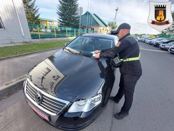 У Луцьку мунвартівці «ганяли» паркохамів біля авторинку (фото, відео)