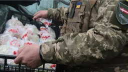 У кожній пасці – любов і турбота: волинським воїнам везуть гостинці на фронт (фото)