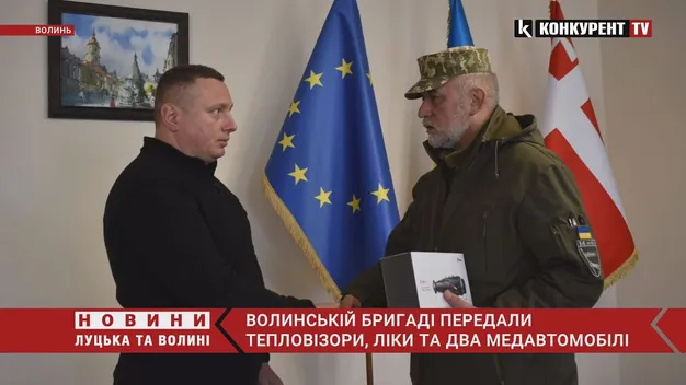 «Швидкі», тепловізори та ліки: волинській бригаді передали гумдопомогу на передову (відео)