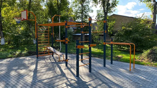 У шпиталях Луцька встановили вуличні тренажери для реабілітації військових (відео)