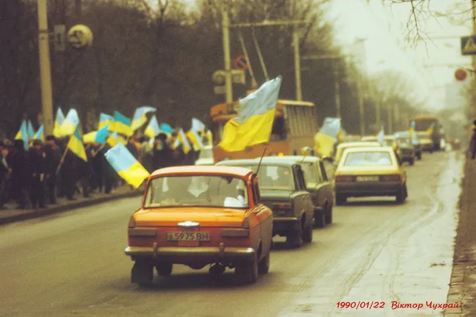 Луцький фотохудожник показав, яким був День злуки 29 років тому