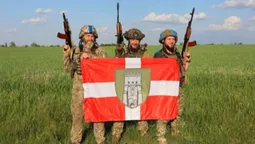 Воїни 100-ї бригади підняли на Донеччині новий мотиваційний прапор (фото)