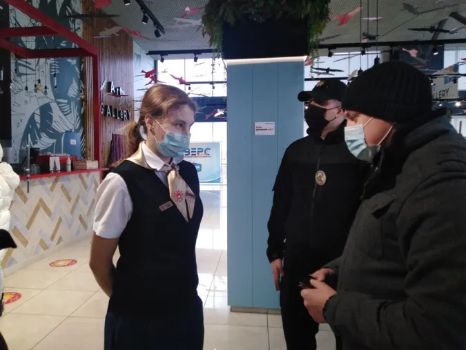 У Луцьку на дотримання протиепідемічних обмежень перевірили 18 популярних закладів (фото)