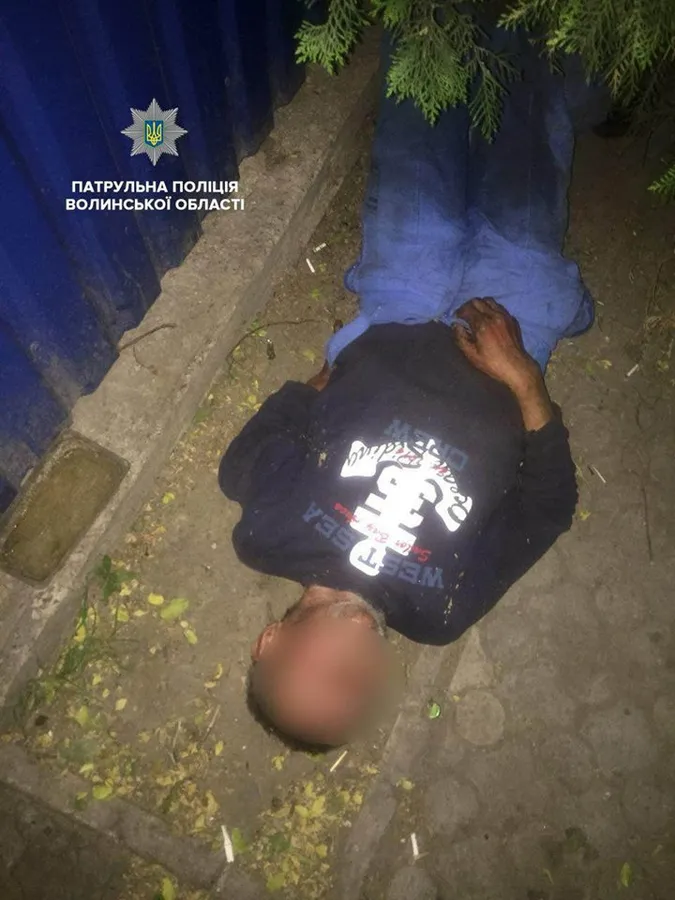 У Луцьку посеред вулиці лежав нетверезий чоловік