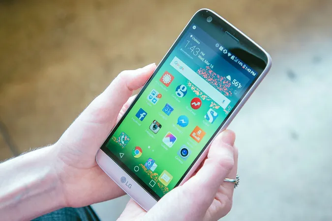 LG випустить смартфон з незвичайною конструкцією, - ЗМІ