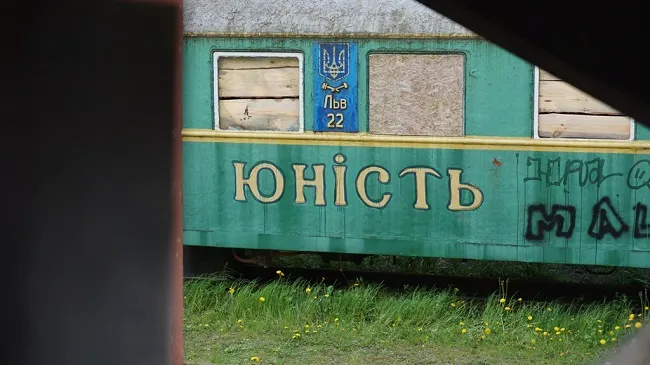 Руїни і закутки дитячої залізниці в Луцьку (багато фото)
