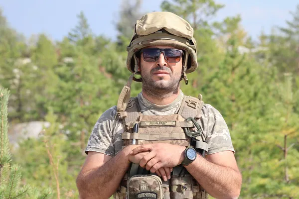 Як волинський тероборонівець «Доктор» на передовій бігав у сусіднє село до коханої (фото)
