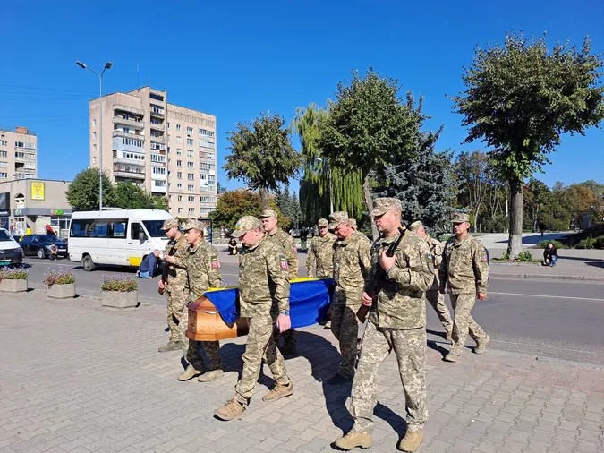 На Волині провели в останню дорогу молодшого сержанта Дмитра Бондарука (фото)
