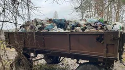 З лісу на Волині вивезли 8 величезних причепів сміття (фото)