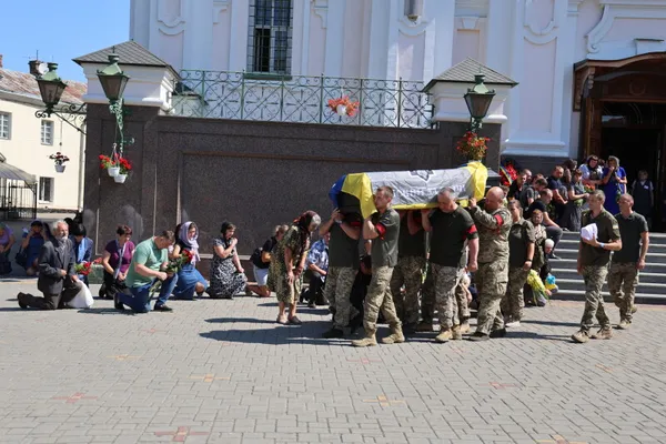 У Луцьку попрощалися із загиблим Героєм Юрієм Васюком (фото)