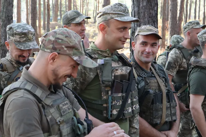 Комбриг волинської ТрО вручив бійцям і бійчиням нагороди (фото)