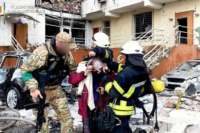Удар по Одесі: повідомили, у якому стані поранені (відео)
