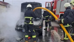У Рожищі посеред дороги загорівся легковик (фото, відео)