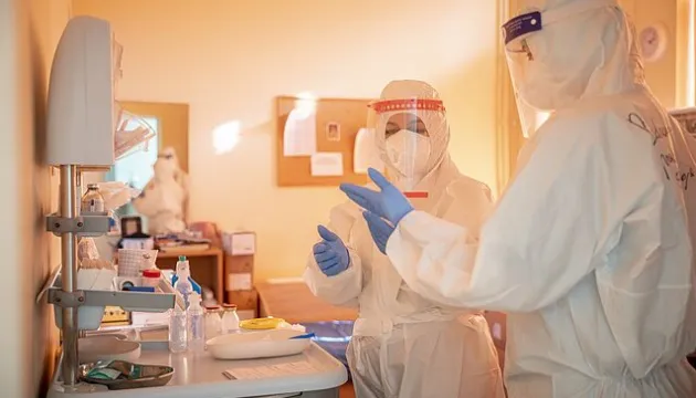 Перший пацієнт, який заразився штамом Omicron, раніше хворів на коронавірус