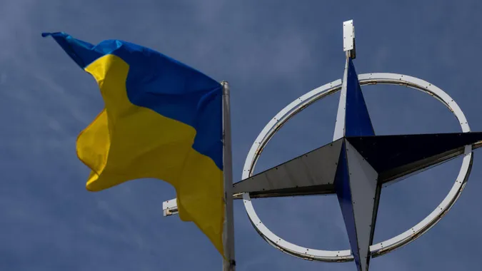 Україна автоматично буде в НАТО, якщо росія порушить перемир'я, – ЗМІ