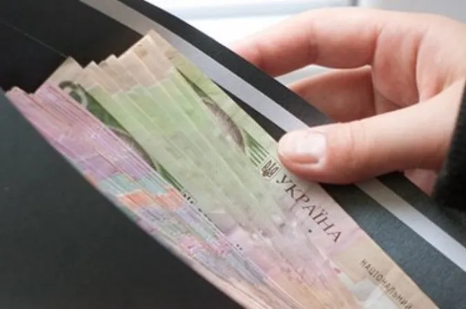 Реальна зарплата українців знову зросла