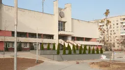 Ще тиждень: у Луцьку завершують облаштування площі перед РАЦСом (фото, відео)