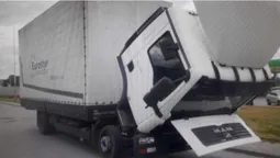 У сервісному центрі в Струмівці виявили фуру, що була в міжнародному розшуку (фото)