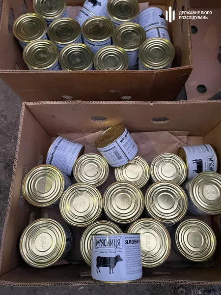 ДБР викрило підприємців, які крали продукти, призначені для ЗСУ (фото, відео)