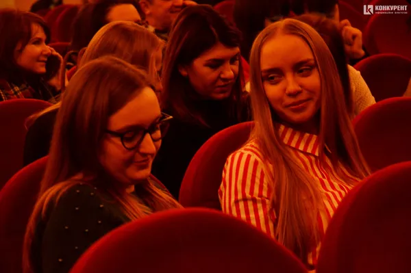 У моноспектаклі «16+» лучанам розповіли, про що мовчать чоловіки (фото)