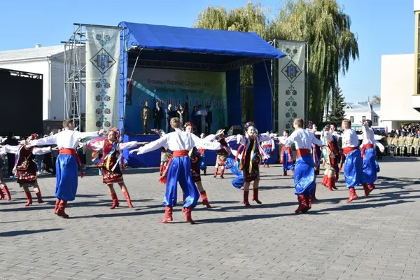 Учні військового ліцею в Луцьку склали присягу (фото)