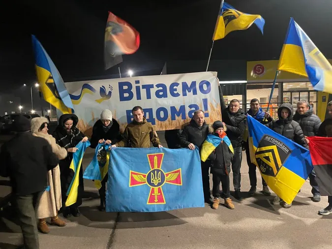 Щемлива зустріч: до Луцька після полону повернулися Юрій Романюк та Ярослав Миронюк